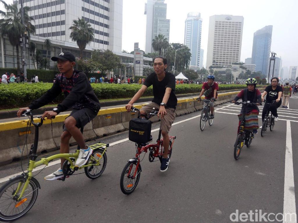 Asyiknya Wara-wiri Gowes Sepeda Lipat di Ibu Kota Asyiknya Wara-wiri Gowes Sepeda Lipat di Ibu Kota