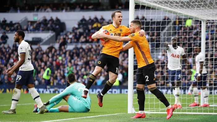 LONDON, ENGLAND - MARCH 01: Diogo Jota of Wolverhampton Wanderers celebrates after scoring his teams second goal with teammate Matt Doherty during the Premier League match between Tottenham Hotspur and Wolverhampton Wanderers at Tottenham Hotspur Stadium on March 01, 2020 in London, United Kingdom. (Photo by Richard Heathcote/Getty Images)