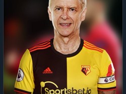 Nah, ini salah satu meme yang membawa-bawa Arsenal. Mantan manajer The Gunners, Arsene Wenger, ditempelkan ke jersey Watford.  (Foto: internet/Twitter)