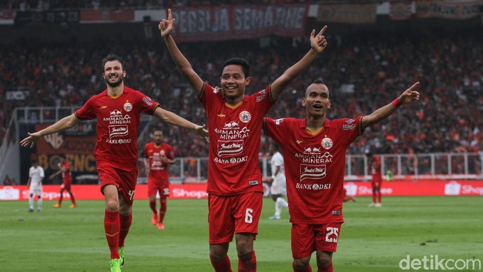 Persija Jakarta bertanding melawan Borneo FC di SUGBK Jakarta. Macan Kemayoran menerkam Borneo FC 3-2.