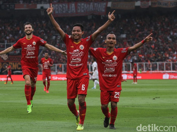 Persija Jakarta bertanding melawan Borneo FC di SUGBK Jakarta. Macan Kemayoran menerkam Borneo FC 3-2.