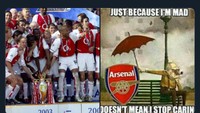 Meme yang ini jelas dari fans Arsenal. Walaupun kini The Gunners terseok, ia mengapresiasi performa Wenger di masa lalu karena tahu betapa sulitnya melewati musim tanpa kalah. (Foto: internet/Twitter)
