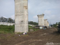 Proyek Kereta Cepat Disetop, Begini Reaksi Warga Bandung Barat