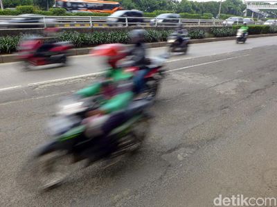 Hati-hati! Jalan di Kawasan MT Haryono Berlubang