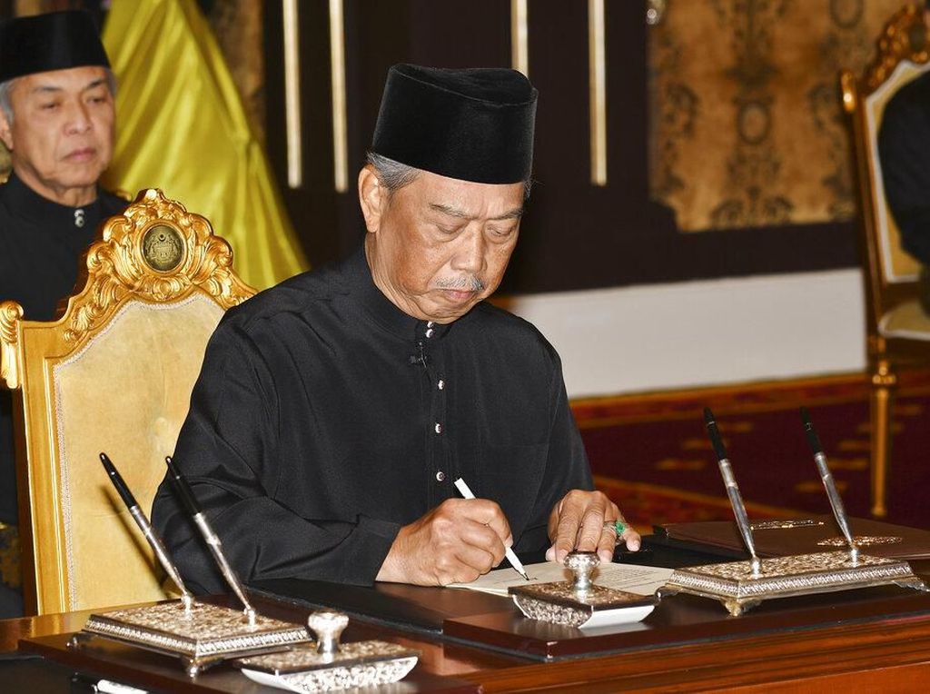 Seruan Mundur untuk PM Malaysia Selepas Permintaannya Ditolak Raja Seruan Mundur untuk PM Malaysia Selepas Permintaannya Ditolak Raja