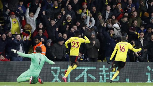 Watford's Ismaila Sarr, center, celebrates after scoring his side's second goal during the English Premier League soccer match between Watford and Liverpool at Vicarage Road stadium, in Watford, England, Saturday, Feb. 29, 2020. (AP Photo/Alastair Grant)