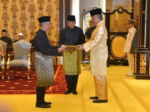 Potret Muhyiddin Yassin Saat Resmi Diangkat Jadi PM Malaysia Potret Muhyiddin Yassin Saat Resmi Diangkat Jadi PM Malaysia