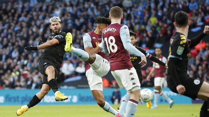 Manchester Citys Sergio Aguero, left, scores his sides first goal during the League Cup soccer match final between Aston Villa and Manchester City, at Wembley stadium, in London, England, Sunday, March 1, 2020. (AP Photo/Alastair Grant)