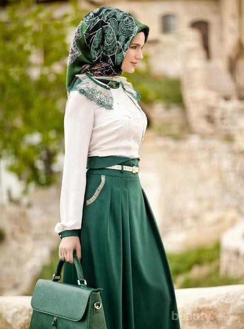 Tampil Cantik & Elegan Dengan Hijab Saat ke Kantor