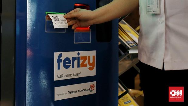 Mesin Loket Ferizy untuk pengguna jasa kapal feri dengan cara men-scan atau menunjukkan barcode tiket ke layar mesin yang telah disediakan oleh PT. ASDP. Jakarta. Senin (2/3/2020).CNN Indonesia/Andry Novelino