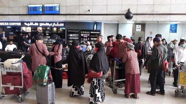 Potret Pemulangan Jemaah Umroh ke Tanah Air