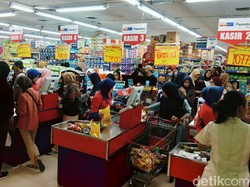 Stok Aman, Setop Panik Borong Masker hingga Sembako!