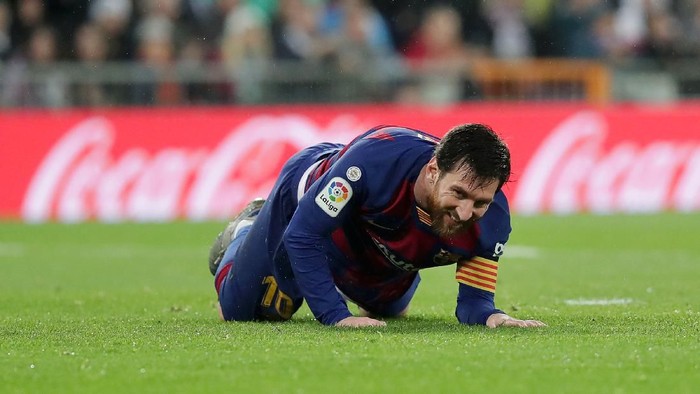 MADRID, SPAIN - MARCH 01: Lionel Messi of FC Barcelona reacts during the Liga match between Real Madrid CF and FC Barcelona at Estadio Santiago Bernabeu on March 01, 2020 in Madrid, Spain. (Photo by Gonzalo Arroyo Moreno/Getty Images)