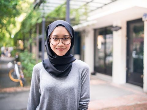 5 Tips Agar Hijab Tak Bau Apek Setelah Naik Motor
