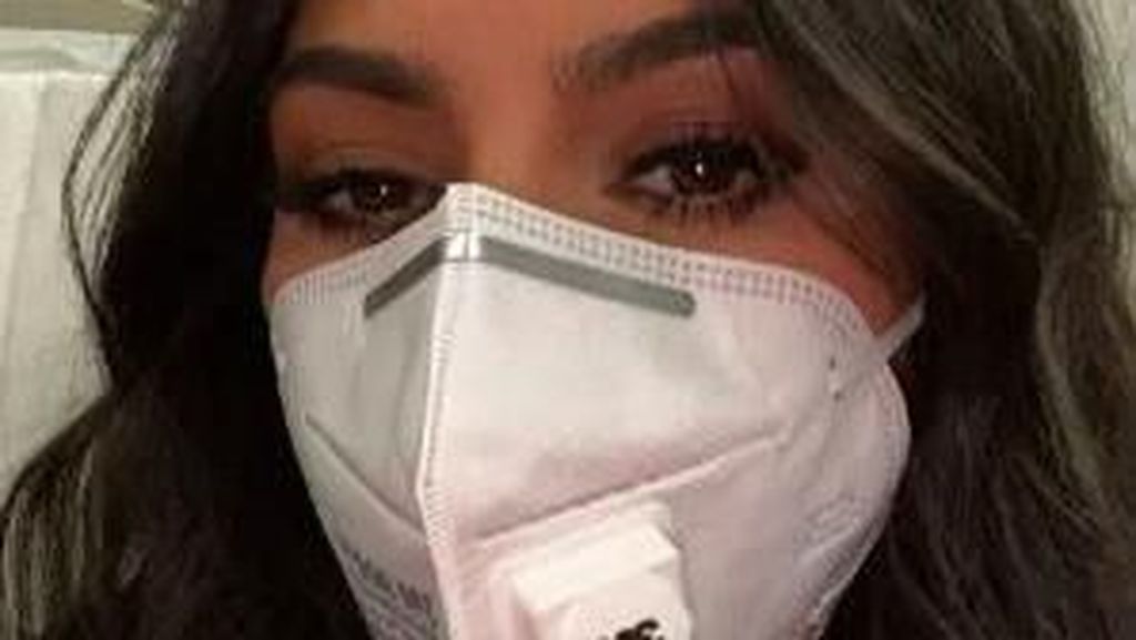 7 Artis Dunia Traveling Pakai Masker N95, Takut Virus Corona 7 Artis Dunia Traveling Pakai Masker N95, Takut Virus Corona