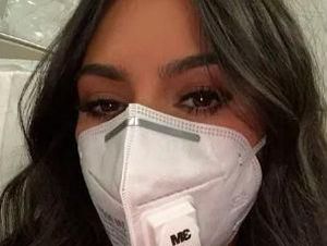 7 Artis Dunia Traveling Pakai Masker N95, Takut Virus Corona