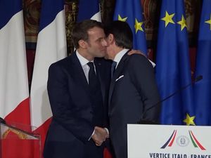 Geger Virus Corona di Eropa, Cipika-cipika Presiden Dikiritik