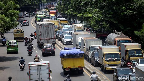 Ada Perbaikan Jalan, Kawasan Daan Mogot Macet
