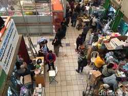Warga Depok Positif Corona, Pembeli Masker-Disinfektan Serbu Pasar Pramuka