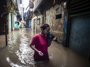 Waduh! Sungai Ciliwung Meluap Kawasan Jatinegara Kebanjiran Waduh! Sungai Ciliwung Meluap Kawasan Jatinegara Kebanjiran