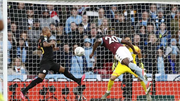 Aston Villa's Mbwana Samatta, right, heads the ball to score his side's first goal during the League Cup soccer match final between Aston Villa and Manchester City, at Wembley stadium, in London, England, Sunday, March 1, 2020. (AP Photo/Alastair Grant)