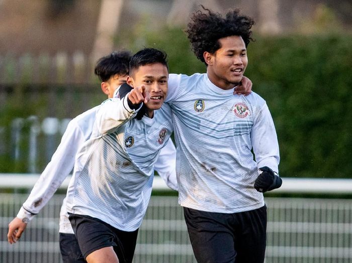 Dua pemain Garuda Select, Alfriyanto Nico dan Amiruddin Bagus Kahfi Alfikri.