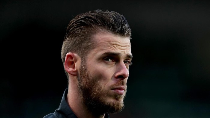 THE HAGUE, NETHERLANDS - OCTOBER 03: David De Gea of Manchester United looks on prior to the UEFA Europa League group L match between AZ Alkmaar and Manchester United at ADO Den Haag on October 03, 2019 in The Hague, Netherlands. (Photo by Naomi Baker/Getty Images)