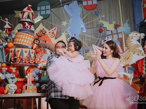 Pesta Ulang Tahun ke-1 Anak Momo Bak Negeri Dongeng nan Mewah Pesta Ulang Tahun ke-1 Anak Momo Bak Negeri Dongeng nan Mewah