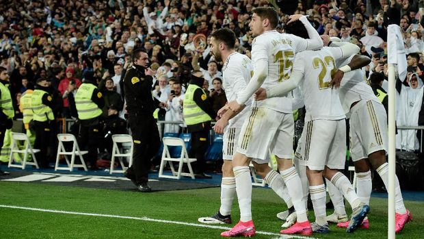 Real Madrid sukses menaklukkan Barcelona dengan skor 2-0.