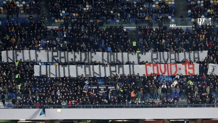 1209526762 NAPLES, ITALY - FEBRUARY 29: SSC Napoli supporters display a banner demonstrating solidarity to northern Italy about the corona virus during the Serie A match between SSC Napoli and Torino FC at Stadio San Paolo on February 29, 2020 in Naples, Italy. (Photo by Francesco Pecoraro/Getty Images)