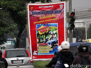 Meme Tertib Berlalu Lintas Mejeng di Bandung