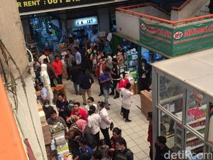 Masker hingga Disinfektan di Pasar Pramuka Ludes Diborong dalam 1 Jam