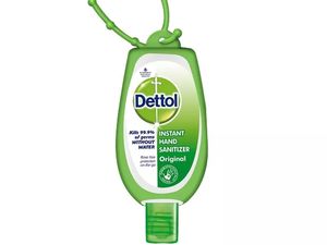 Biar Relaks, Simak Meme Lucu Ketika Selebriti Jadi Hand Sanitizer