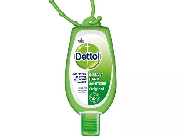 Biar Relaks, Simak Meme Lucu Ketika Selebriti Jadi Hand Sanitizer