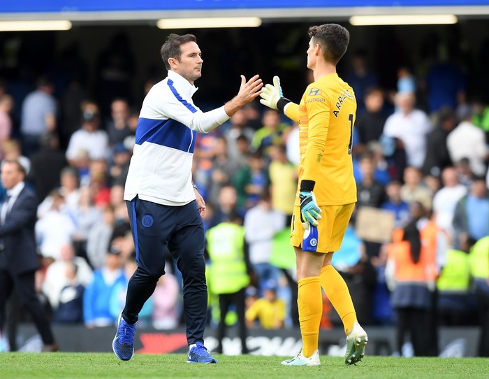 LONDON, ENGLAND - AUGUST 18: Frank Lampard, Manager of Chelsea shakes hands with Kepa Arrizabalaga of Chelsea following the Premier League match between Chelsea FC and Leicester City at Stamford Bridge on August 18, 2019 in London, United Kingdom. (Photo by Michael Regan/Getty Images)