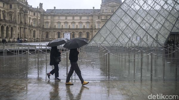 Gegara Corona, Museum Louvre Paris Ditutup Sementara