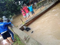 Polisi Cek Video Viral Penemuan Motor Terikat di Pinggir Kali di Bekasi