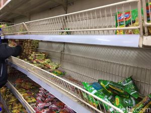 Heboh Corona, Mi Instan hingga Minyak Goreng Ludes di Toko Swalayan
