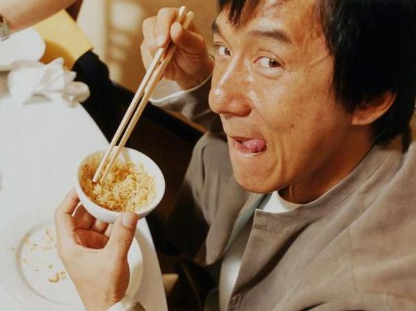 Kulineran Jackie Chan, Aktor yang Diisukan Kena Virus Corona