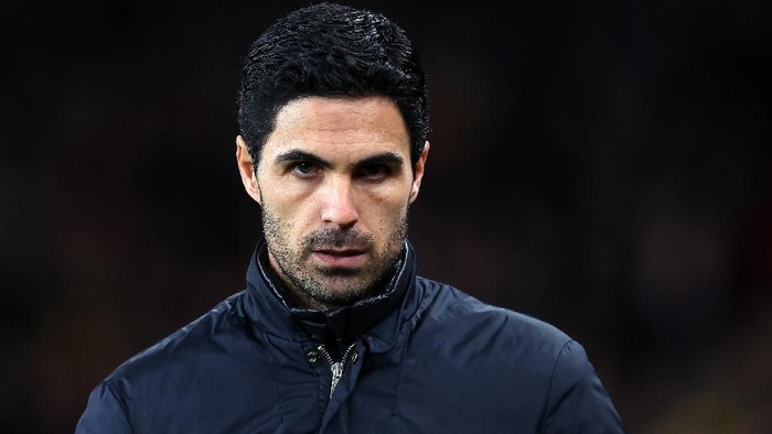 LONDON, ENGLAND - FEBRUARY 27: Arsenal Manager, Mikel Arteta looks on prior to the UEFA Europa League round of 32 second leg match between Arsenal FC and Olympiacos FC at Emirates Stadium on February 27, 2020 in London, United Kingdom. (Photo by Julian Finney/Getty Images)