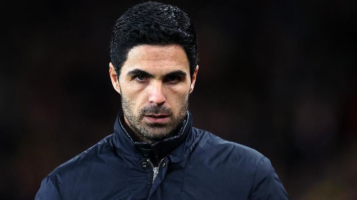 Mikel Arteta LONDON, ENGLAND - FEBRUARY 27: Arsenal Manager, Mikel Arteta looks on prior to the UEFA Europa League round of 32 second leg match between Arsenal FC and Olympiacos FC at Emirates Stadium on February 27, 2020 in London, United Kingdom. (Photo by Julian Finney/Getty Images)