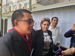 2 WNI Positif Corona, Nikita Mirzani Ogah Salaman dengan Sembarang Orang