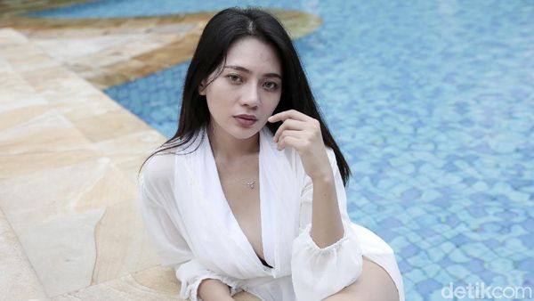 Basah-basahan Bareng Berlliana Lovell