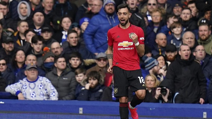 Manchester Uniteds Bruno Fernandes celebrates after scoring his sides first goal during the English Premier League soccer match between Everton and Manchester United at Goodison Park in Liverpool, England, Sunday, March 1, 2020. (AP Photo/Jon Super)