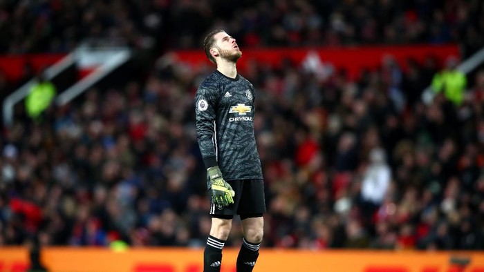 MANCHESTER, ENGLAND - DECEMBER 15: David De Gea of Manchester United looks dejected during the Premier League match between Manchester United and Everton FC at Old Trafford on December 15, 2019 in Manchester, United Kingdom. (Photo by Clive Brunskill/Getty Images)