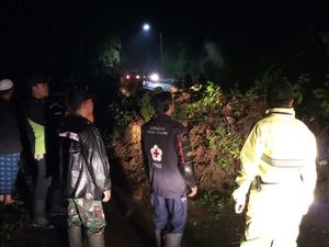Hujan Deras, Tiga Akses Jalan di Kabupaten Malang Tertutup Longsor