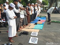 Massa Ormas Islam Demo Konjen India di Medan Bubar