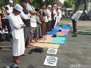 Massa Ormas Islam Demo Konjen India di Medan Bubar Massa Ormas Islam Demo Konjen India di Medan Bubar