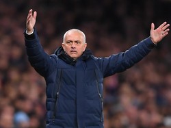 Mourinho Murung, Wolves Tersenyum