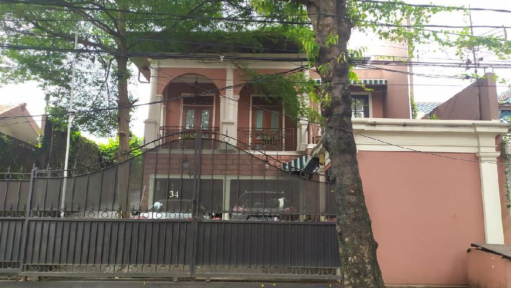 Melihat Rumah Eks Kepala BP Migas yang Didakwa Korupsi Rp 37,8 Triliun Melihat Rumah Eks Kepala BP Migas yang Didakwa Korupsi Rp 37,8 Triliun